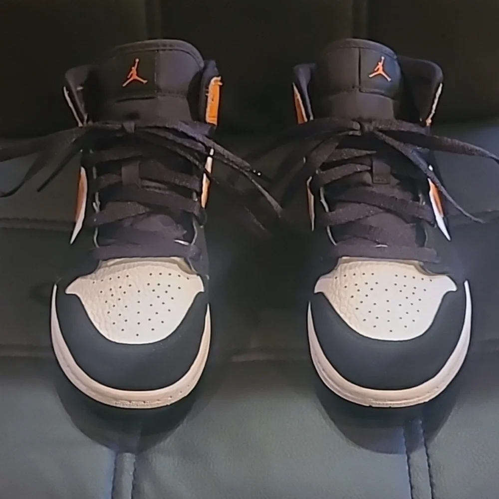 Jordan 1 Mid “Shattered Backboard”